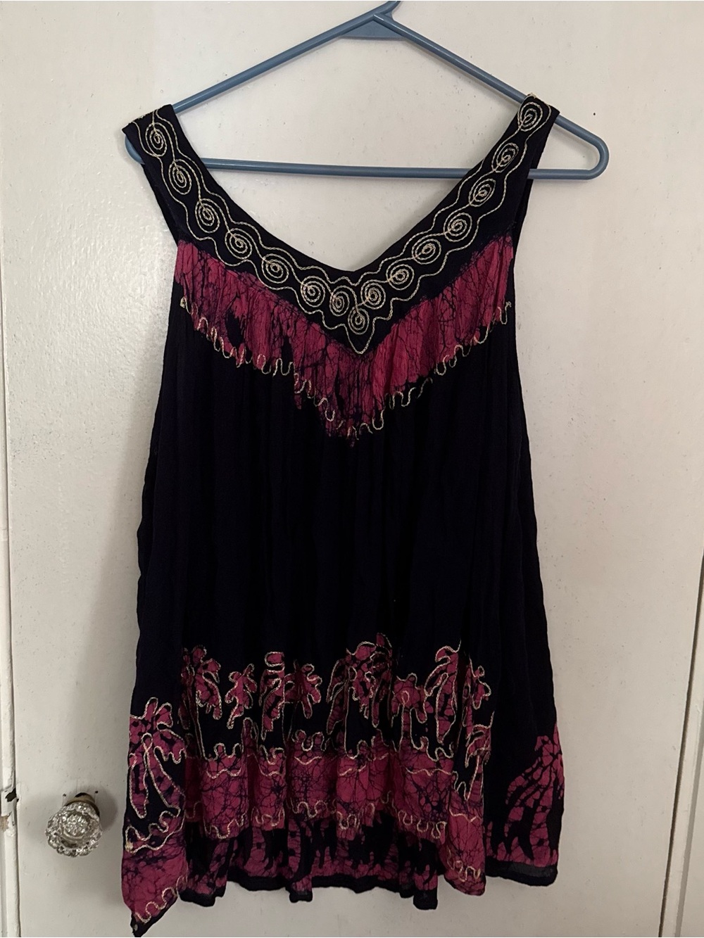 Black & Magenta Embroidered Women’s Sleeveless Tunic